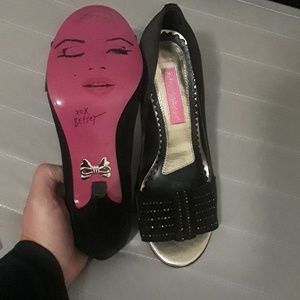 Betsey Johnson open to velvet bow heels